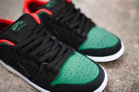 sb dunk low reptile Gucci